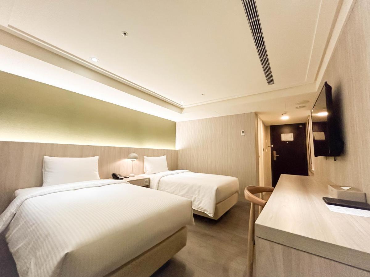 Green Hotel - Tea Way Taichung Bagian luar foto