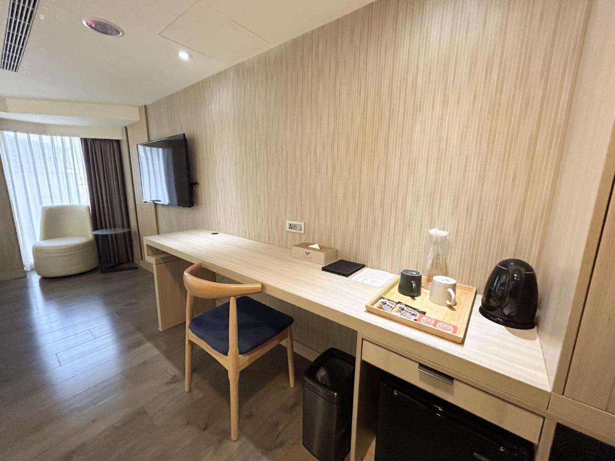 Green Hotel - Tea Way Taichung Bagian luar foto