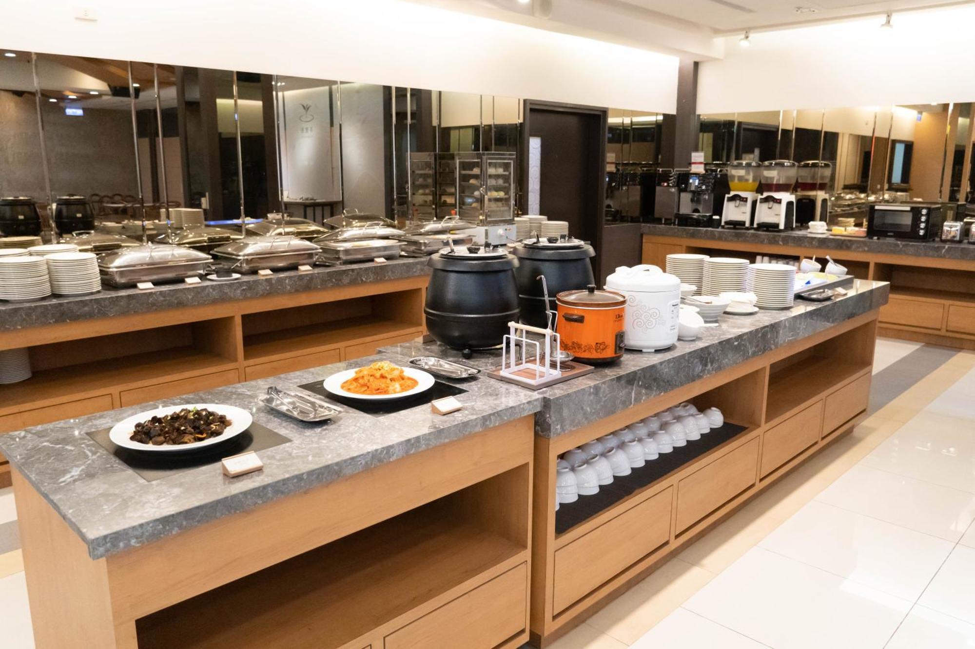 Green Hotel - Tea Way Taichung Bagian luar foto