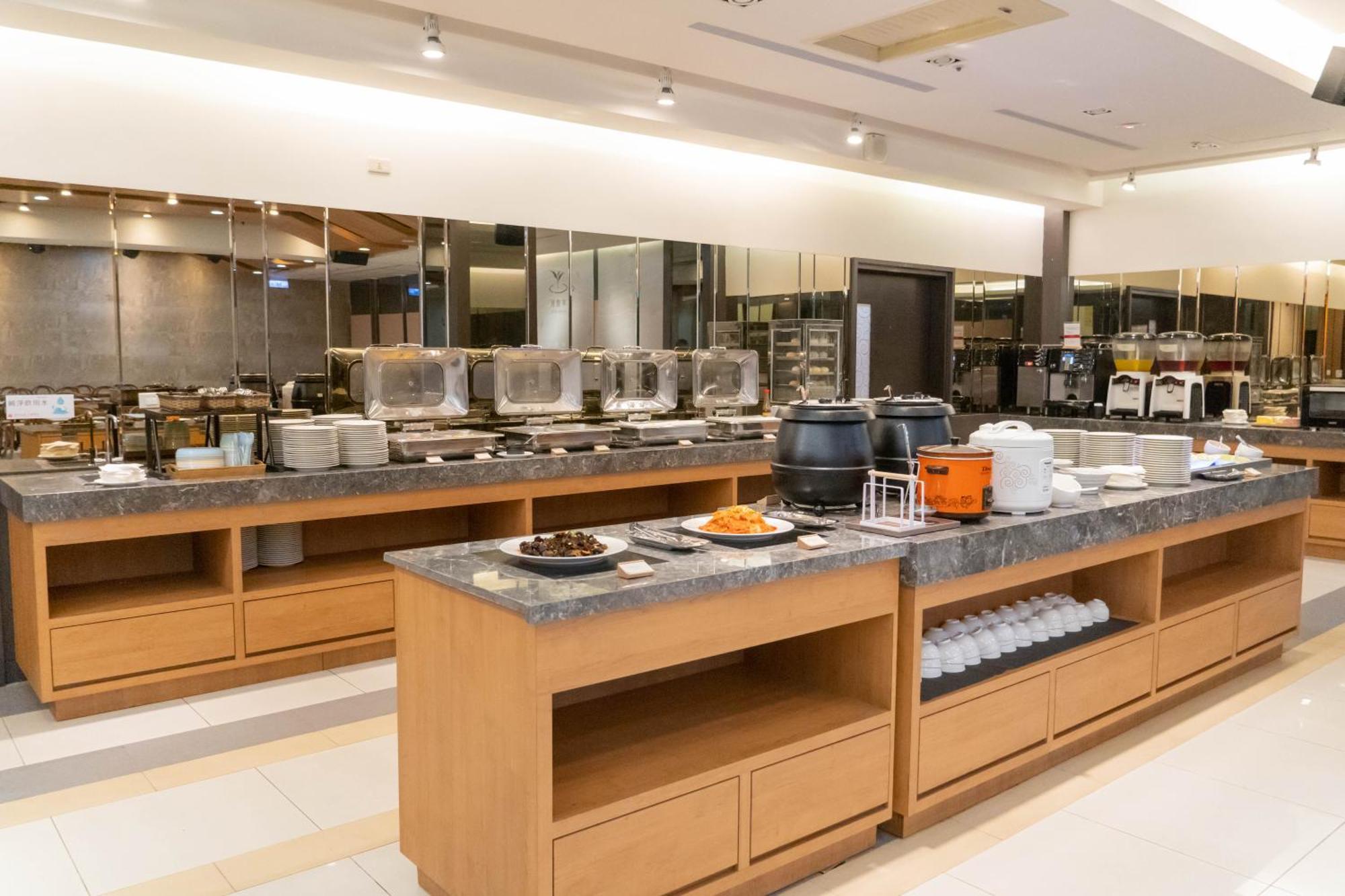 Green Hotel - Tea Way Taichung Bagian luar foto