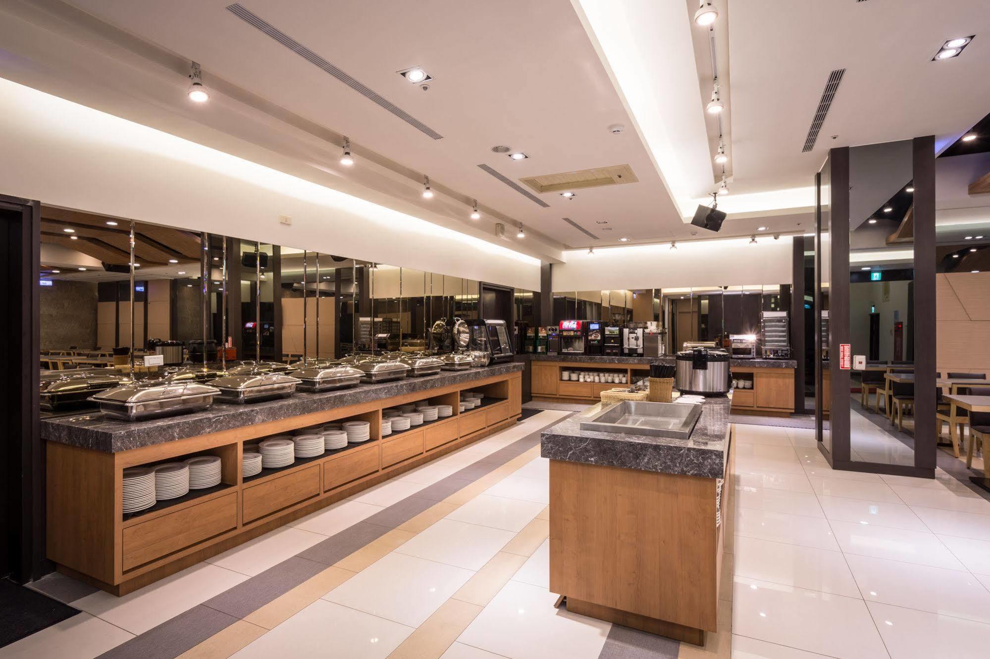 Green Hotel - Tea Way Taichung Bagian luar foto